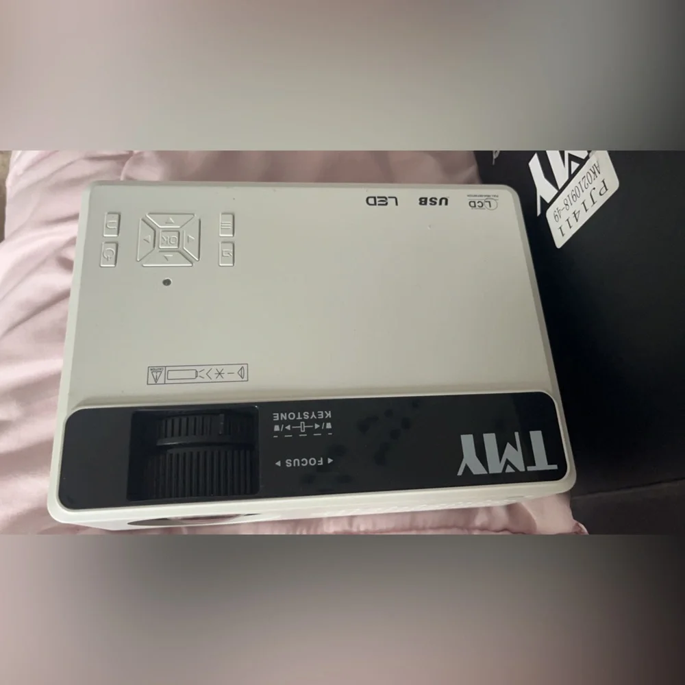 *mini projector* - Picture 2 of 6